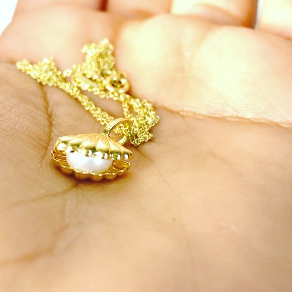 Mermaid 🧜🏻‍♀️ cove solid 14k gold pendant